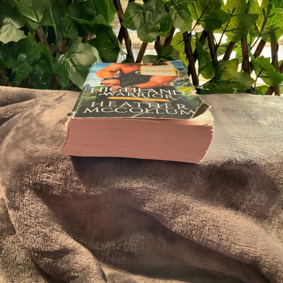 AUTOGRAPHED copy of If He’s Tempted by Hannah Howell & Highland Thirst - Picture 14 of 16